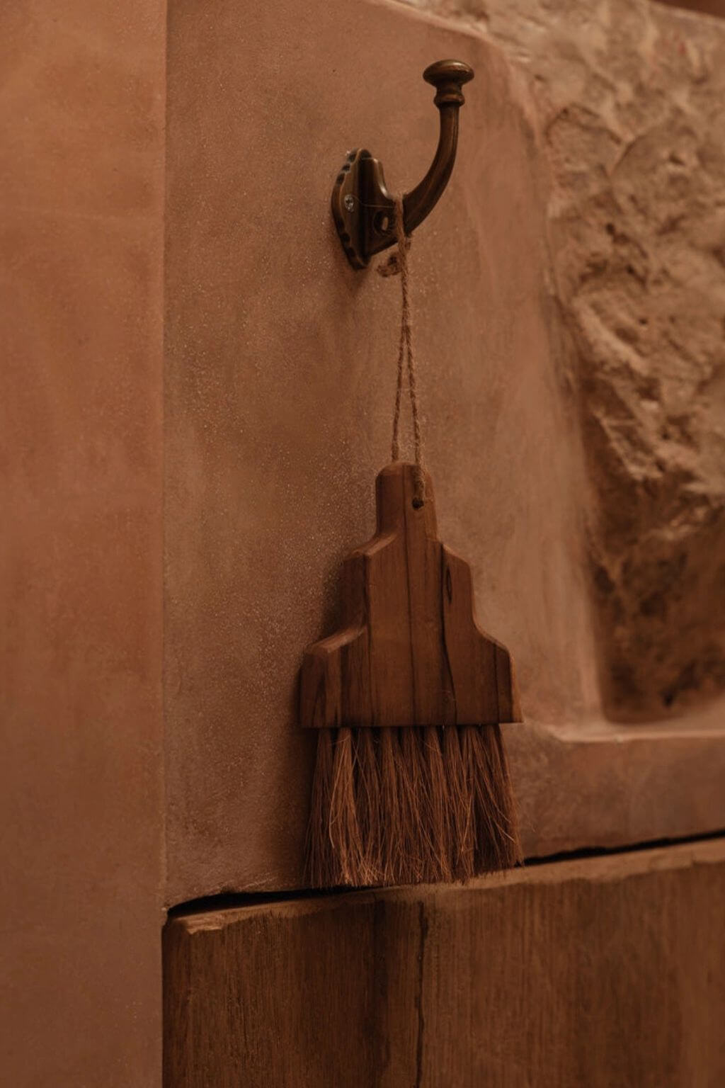 Osta Brush | Natural Teak Crumb Brush