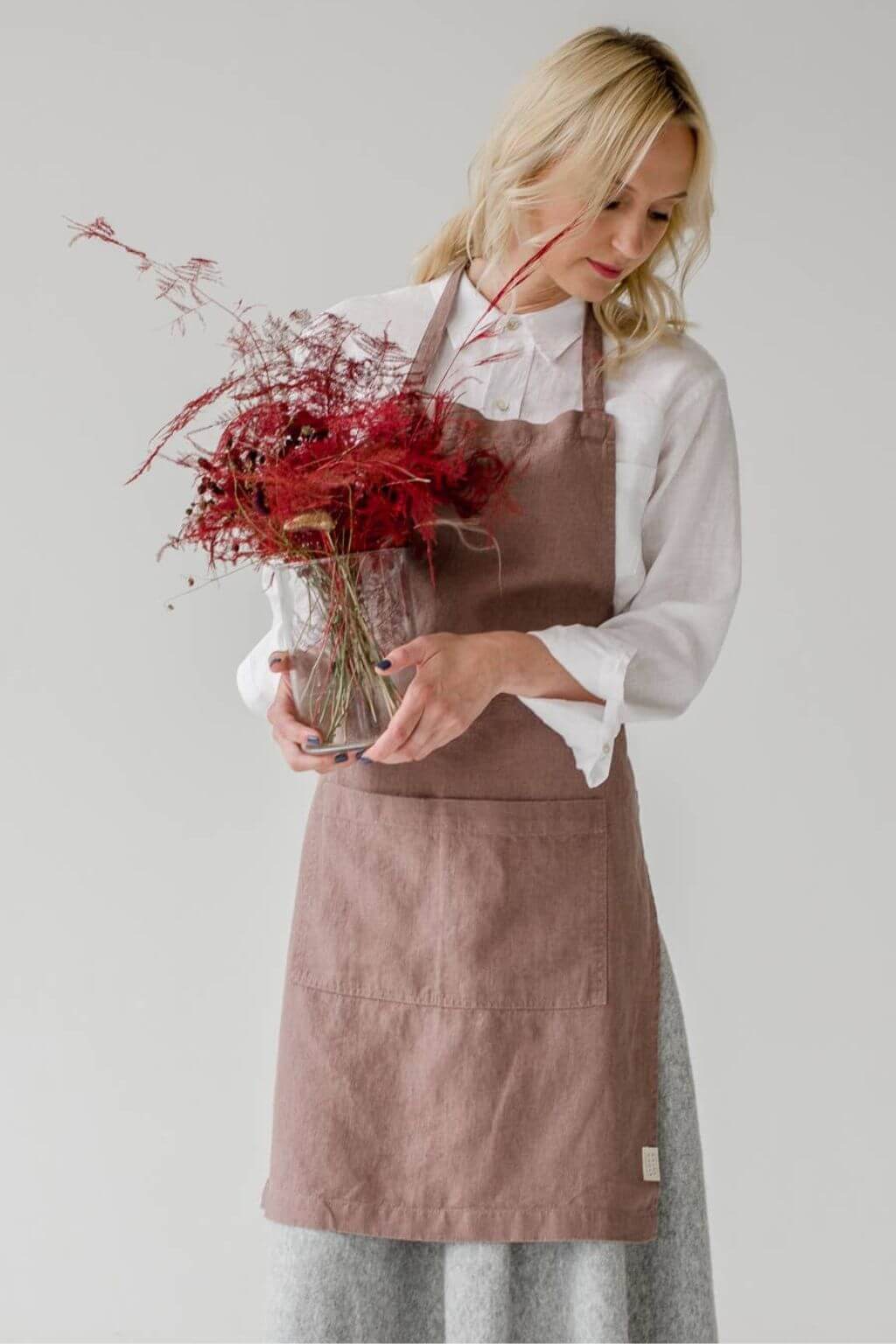 ashes of roses linen apron stonewashed kitchen apron