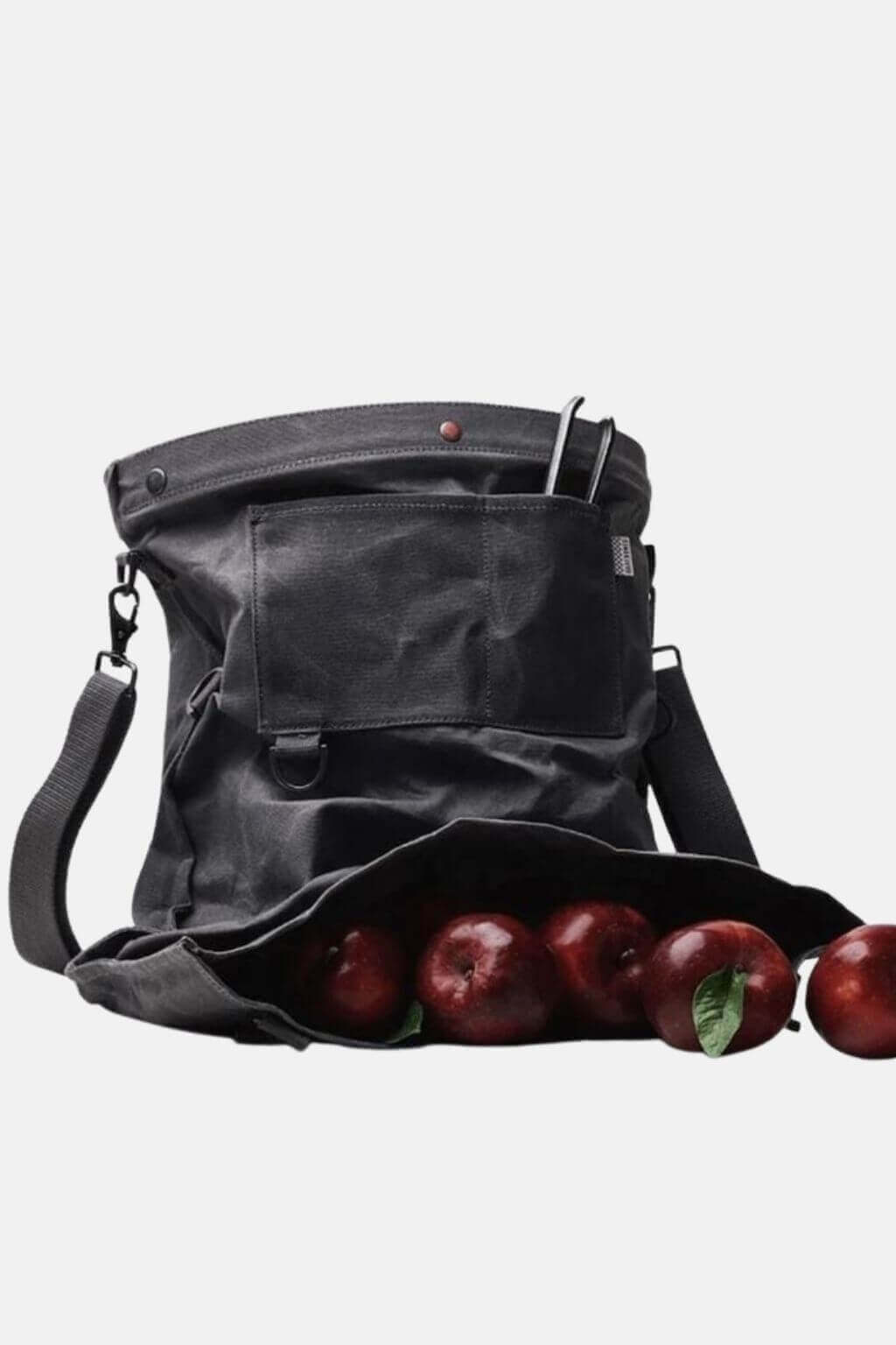 Foraging bag with apples and harvest inside